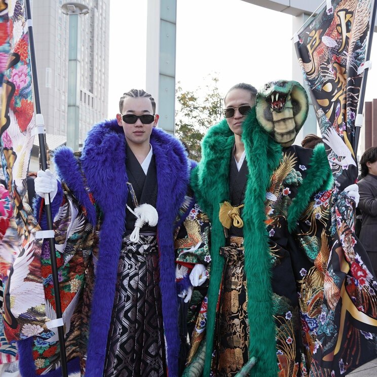 「社会人３年目です。一人前の大人になりたい」と話す若者　北九州市二十歳の記念式典にて　写真／篠原祐介