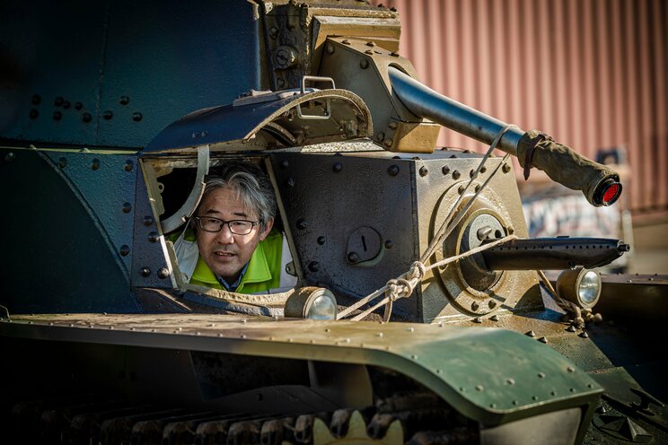 〈写真多数ルポ〉「グウォーオォン、ゴォッ、ゴォッ…」「動いた！」。苦節10年・旧日本軍九五式軽戦車が日本に里帰り。街の自動車工場の“親父”が挑み続けた日本上陸作戦とは_20