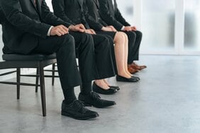 なぜコンサルは就職人気ランキング上位を独占するのか? 「安定のために仕事で成長したい」という令和の若者たちの不安