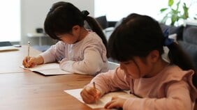 「今日は何時間勉強したの?」はNG! 子どものやる気を引き出す“声かけの技術”