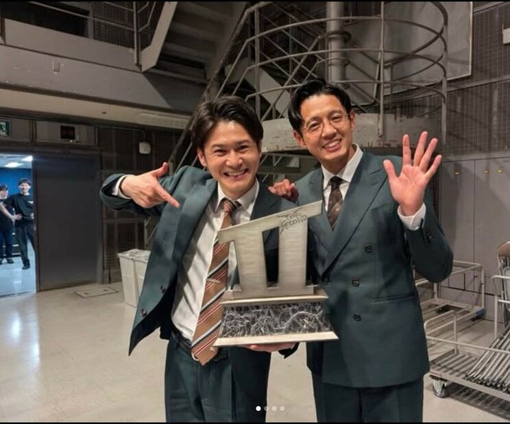 実際の優勝直後のトット・多田智佑（左）と桑原雅人（写真／桑原雅人Instagramより）