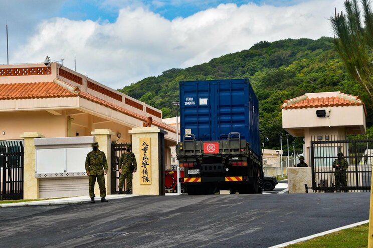 〈緊迫ルポ〉「地球上から消え失せろ！」抗議者を機動隊が排除し、陸上自衛隊石垣駐屯地にミサイルが搬入された一部始終_14