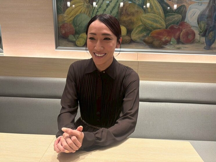 インタビューに応じるゆしん