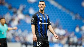 【Jリーグ初のイスラエル人選手】ガンバ大阪のネタ・ラヴィはJリーグをどう見ているのか。「キャプテンの宇佐美貴史をはじめ、チームを牽引しようとする選手が複数人いることはポジティブで…」