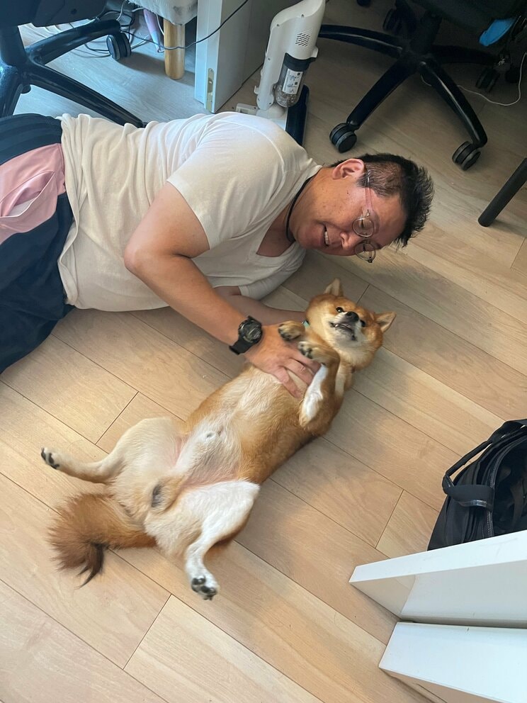 立花孝志氏と愛犬サスケ