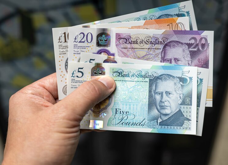 イギリスの通貨のポンド（写真／Shutterstock）