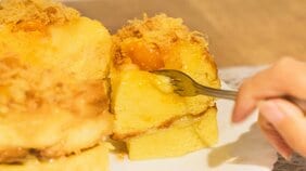 ベトナムのトレンドスイーツは豚肉のせ!? 「謎ケーキ」を味わえるカフェを浅草で発見