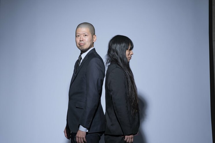 金属バットの小林圭輔（左）と友保隼平