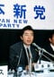 1992年5月22日、日本新党の結党記者会見での細川氏。写真／アフロ