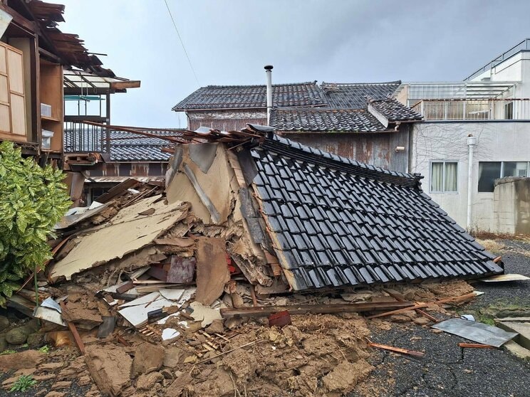 「行く場所がある人はいいなあ」店舗兼住宅が全壊、避難所でコロナに感染し咳が止まらず娘宅へ「誰かに迷惑だけはかけたくないので」〈能登地震から1ヶ月〉_12