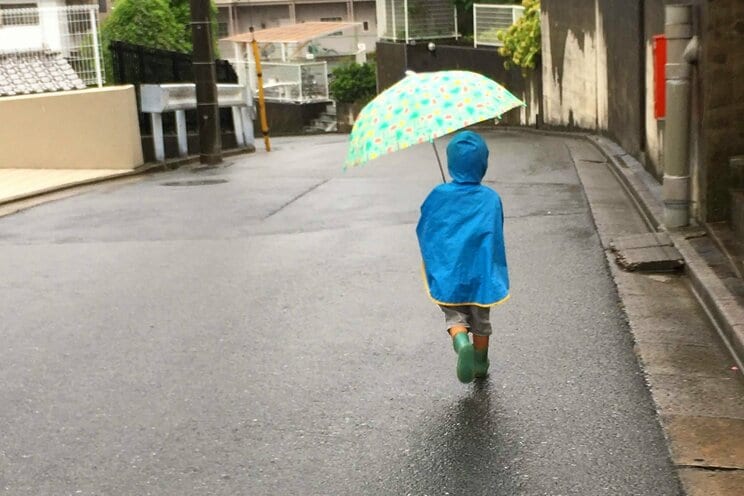 〈台風休校パニック〉「学校から連絡ない」判断が分かれた自治体「子どもは喜び、友達とゲームざんまい…でも塾はある」保護者は戸惑いの声…休校したら振り替え登校はあるの？_23