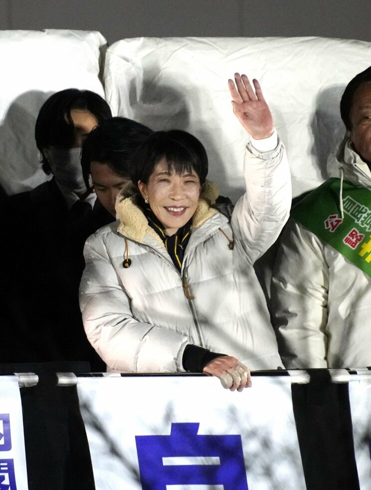 2月7日、衆院選の最後の街頭演説で手を振る高市早苗首相（撮影／集英社オンライン）