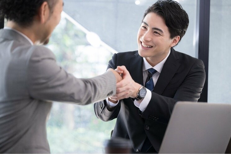 内面よりも実利があるかで評価される（写真／shutterstock）