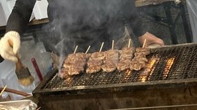 「仙台牛タン800円」の屋台で出されたのは“豚タン”だった… 店員に聞くと「豚です」と即答、SNSで大炎上した夏祭りの表示トラブル