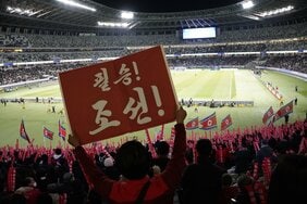 〈なでしこ勝利〉「コンギョ(攻撃)、コンギョ」「日本は強かった!」ノーサイドの北朝鮮サポーター、本国も敗戦を異例の迅速報道。これを機に日朝両国で関係改善を模索する動き