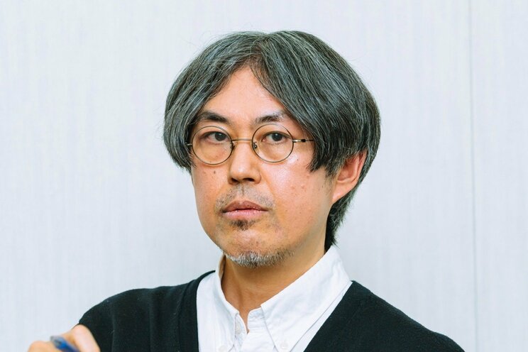 現在50歳の漫画家・中川さん『独りで死ぬのはイヤだ 年収200万円、48歳独身漫画家の婚活記』（写真／井上たろう）