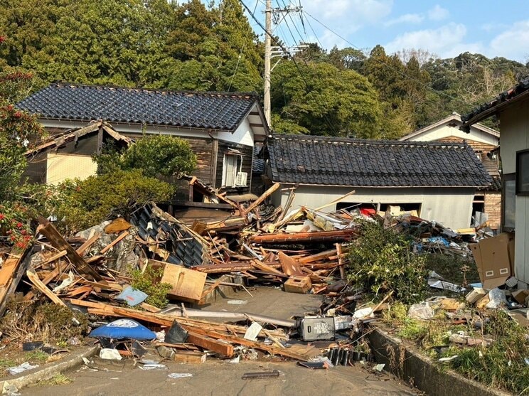 「寒ブリ漁はもうだめですわ」船が壊された漁師町…「12月に建てたばかりの娘夫婦の新居も全壊で、俺、泣きました」被災地入りしたボランティアたちは何を思うのか〈ルポ能登半島地震・珠洲市〉_7