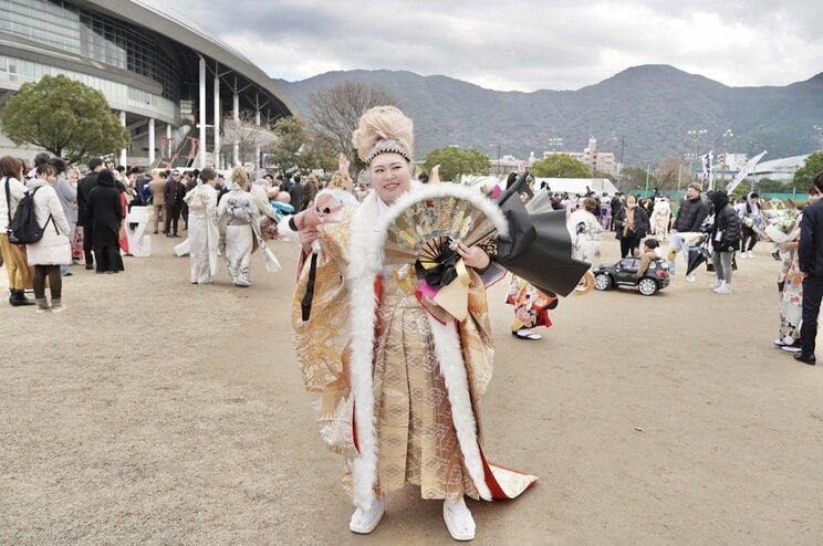 〈北九州ヤンチャ成人式ルポ〉市長もド派手袴で参上！「誰かの価値観を否定しない街に」コロナ5類移行後、初の式典開催にキメキメ衣装で集う新成人たち【写真多数】_29