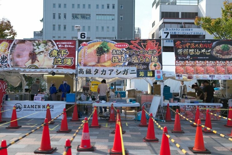「東京ラーメンフェスタ」や「ラーメンEXPO」など屋外のラーメンイベントは秋冬の開催される事が多い（写真／shuttestock）