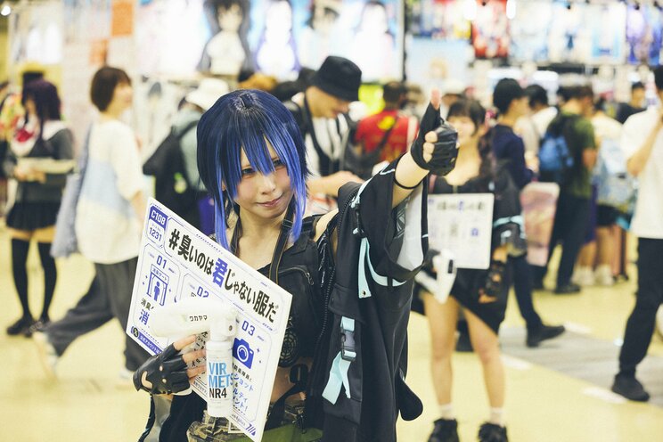 「ニオイに耐えられず引き返した」という参加者も…コミケの激臭問題をシューっと吹き消す消臭スプレーの輪_46