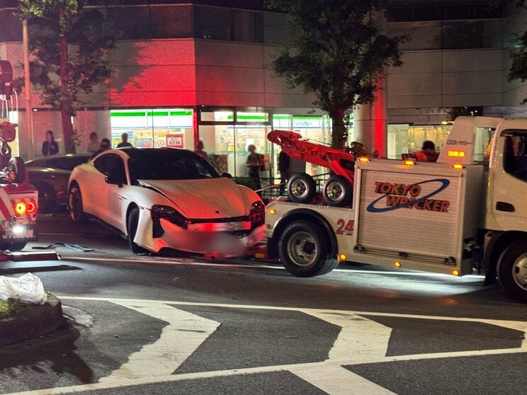 《高級外車同士が…》「猛スピードで柵も越えてきた」ポルシェがテスラに衝突し3台の事故、小学生も巻き込まれ…逮捕された20代タトゥー男は「ポケットに手をつっこんでいた」_10