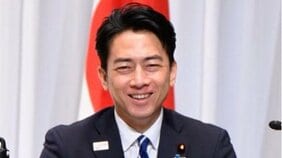 ステマ問題の進次郎氏、総裁選まさかの逃げ切り!?「地方の高齢層は “SNS”と言われてもピンとこない」投票ハガキも大半がすでに提出済み?「茂木さんの子ども食堂訪問だって“ヤラセ的”でしょ」