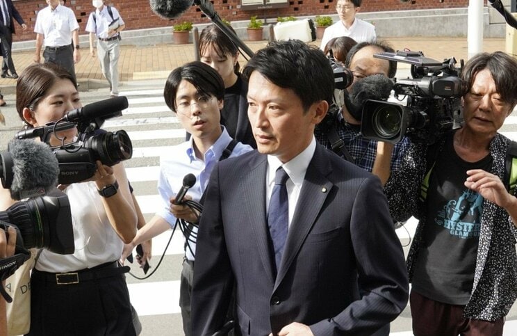 〈兵庫県・資金疑惑が拡大〉クラファン不発で阪神・オリックス優勝パレードのお金が足りず、副知事が泣きついた財団はポンッと最高額の2000万円を出した……その財団名を県はなぜか黒塗りに_7