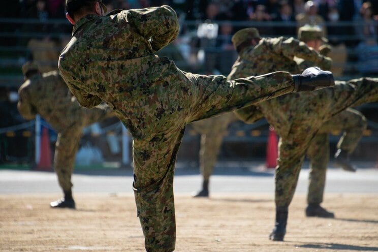 【防衛大告発を読んだ現役教官による証言】「防衛大の新入生は入学して少し経つと、服に星がついた人間にしか挨拶しなくなる」学生を変質させる学内の「圧迫教育」とカリキュラム間の「悪意の10分間」_3