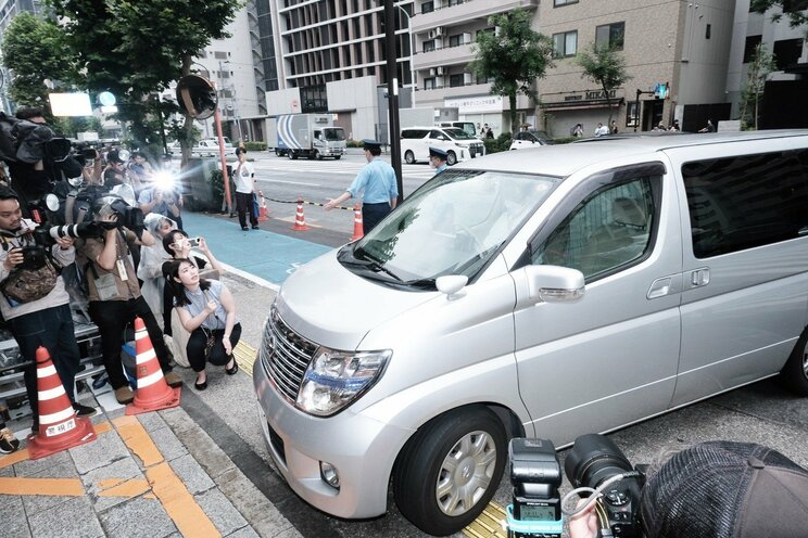 〈ついに逮捕〉市川猿之助容疑者（47）は美意識が高く繊細かつ傲慢で毒舌…パワハラ報道に「特に弟子の扱いが酷い。平然と放送禁止用語で罵倒する」遺書の相手「愛するA」の母はかつて取材に「兄のような存在」と語っていた_12