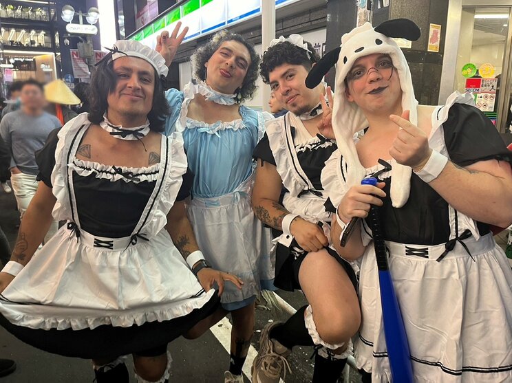 〈外国人だらけの渋谷ハロウィーン〉「休止？シラナイヨ」「誰も止められないヨ」酒がなくてもハイテンションで…【2024 衝撃写真記事 5位】_23