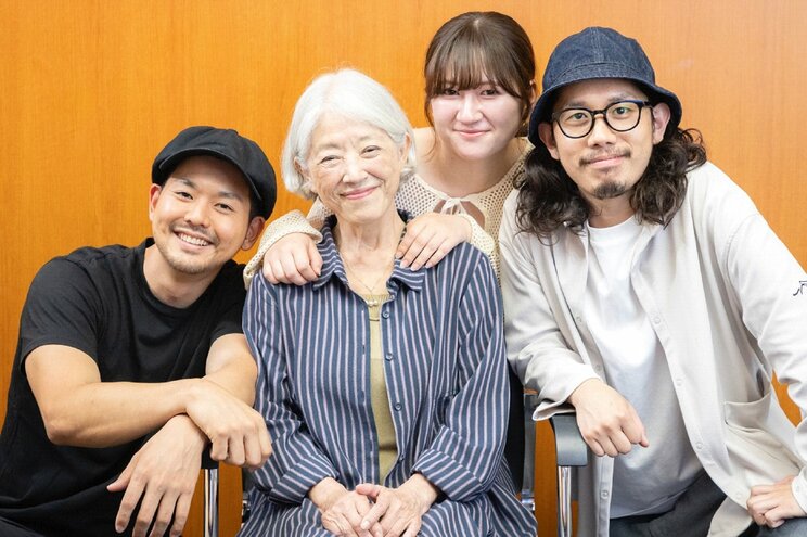 （左から）舟橋大貴さん、アキさん、手島さちさん、藤原康太さん　撮影／齋藤周造