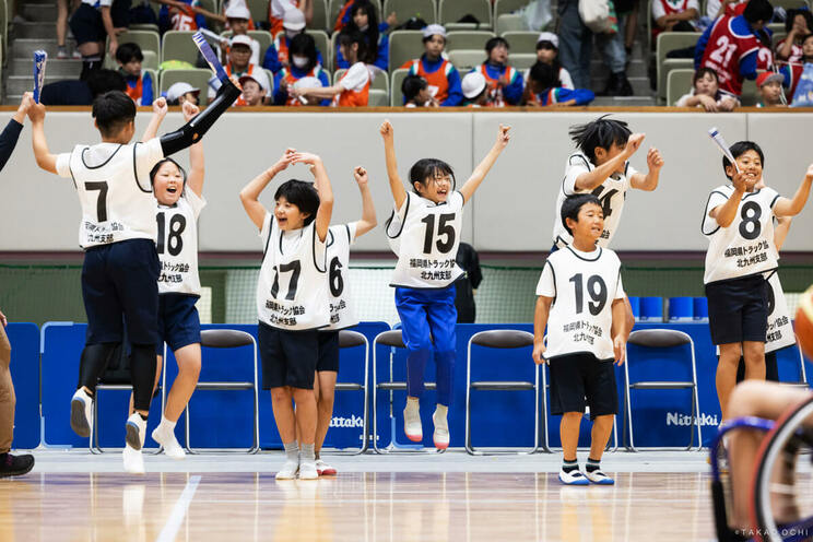 「なんで足がないんですか？」小学生から車いすバスケ選手への質問。その経験と交流こそが北九州市のレガシーに…市内の小学生が車いすバスケボールに燃える日_5