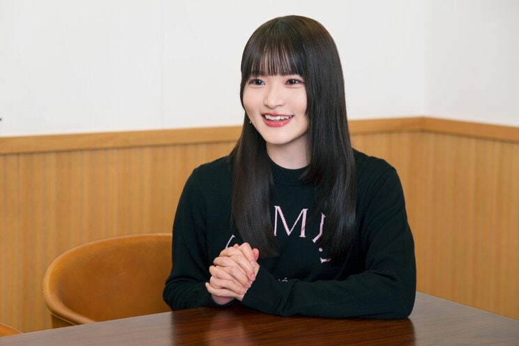 取材前まで自身のデスクで業務をしていた高瀬