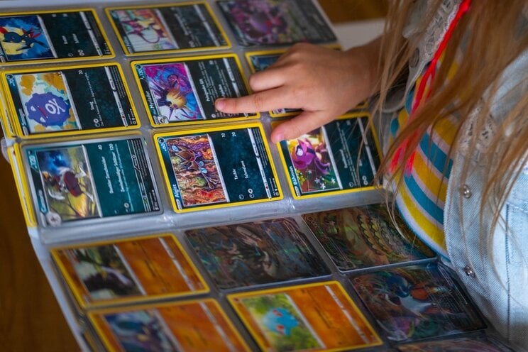 25億円超の価値があるカードも存在するポケモンカード（写真／shutterstock）