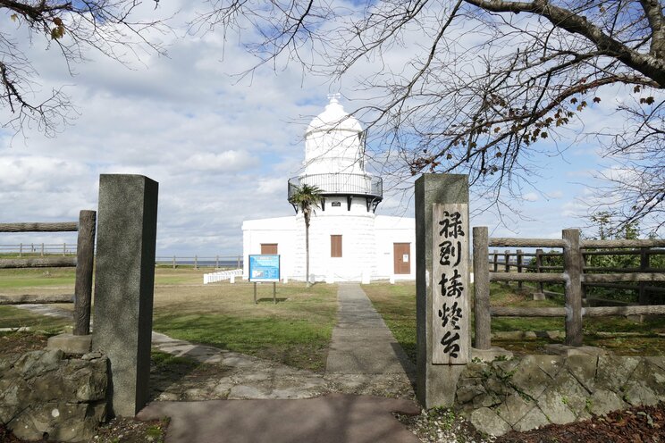 眼前に現れた白亜の灯台