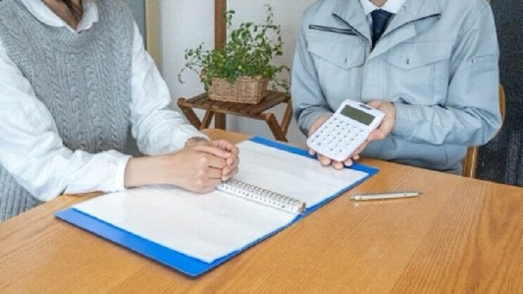 不動産売買では、クーリング・オフが適用されない。契約を解除するには、手付金の倍を業者に支払う必要がある(写真はイメージ)