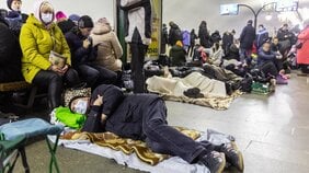 「空襲が始まる。早く逃げて!」戒厳令、ATMの行列、防空壕…2023年2月、侵攻が始まったウクライナで現地記者が見たリアル