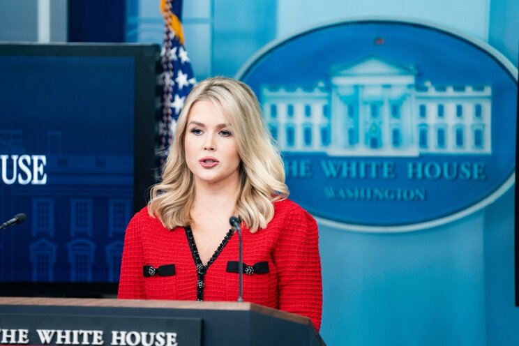 歴代最年少の27歳でホワイトハウス報道官に就任したキャロライン・レビット氏。大統領選挙ではトランプ陣営の広報を担当し、彼女も20代ながらMAGAメイクの1人に数えられる（写真／Shutterstockより）