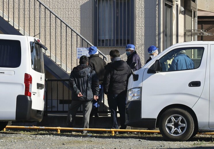 現場となったアパート（写真／共同通信社）