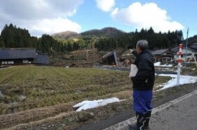 「配給は早い者勝ちで口にできたのはみかんと水のみ。寝る場所も…」極限状態の被災者に追い打ちをかける“火事場泥棒”の噂「バールでロッカーが壊された」〈能登半島地震・輪島ルポ〉