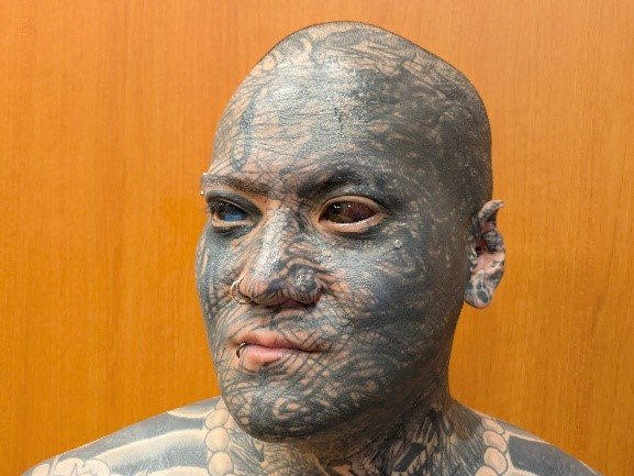 一瞬、構えてしまうが、話すと普通のお兄さん