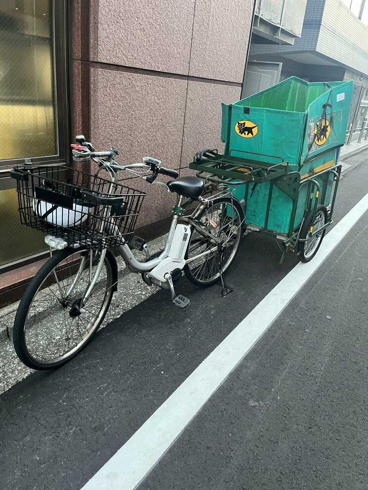 小型荷物の配達に利用される自転車