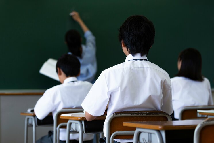 「教員は減っても行事は減らない」全国で約200万人の子どもたちが無免許の臨時教員に教わっているという実態…教員免許の存在意義はいずこに_2