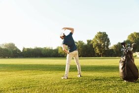 ゴルフ上達に欠かせない「ボールを打つより大事なこと」インパクトの瞬間1トン以上の力がはたらくゴルフ、やるだけスコアアップする練習方法とは