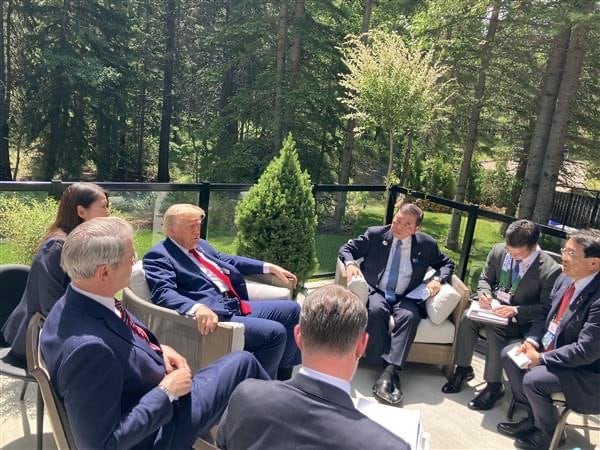 G7サミットでトランプ大統領と会談する石破首相（本人Xより）