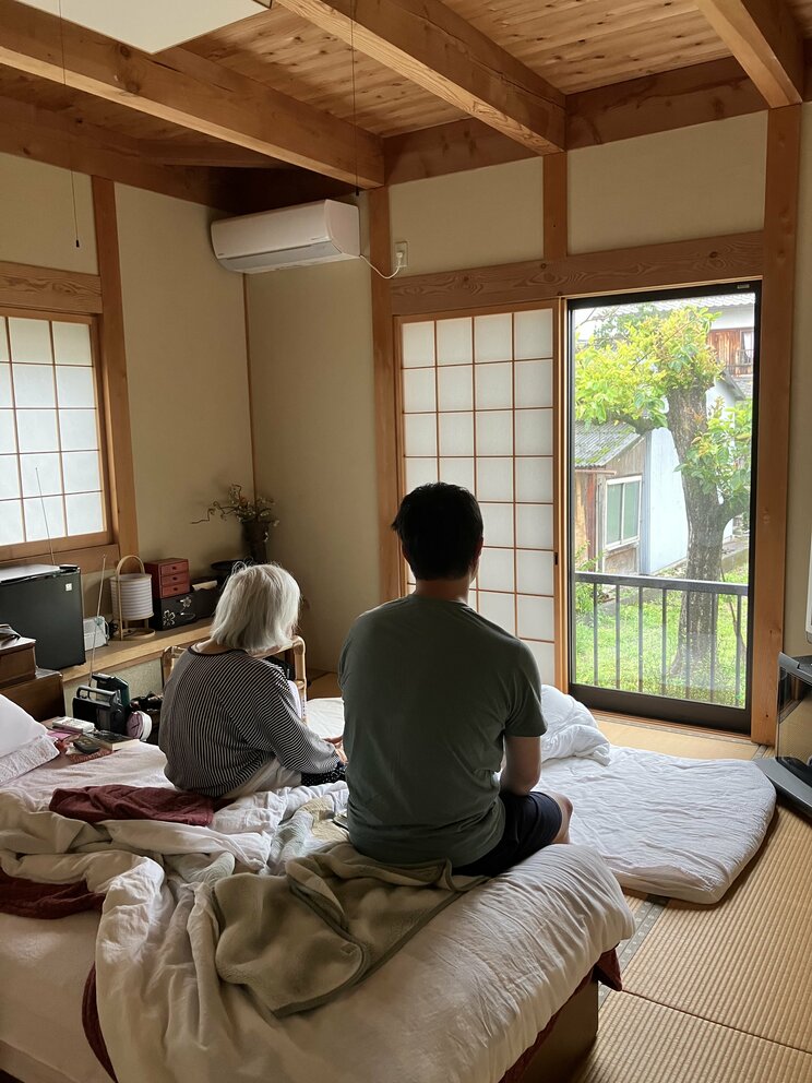 東京から来た孫の龍彦と。著者撮影