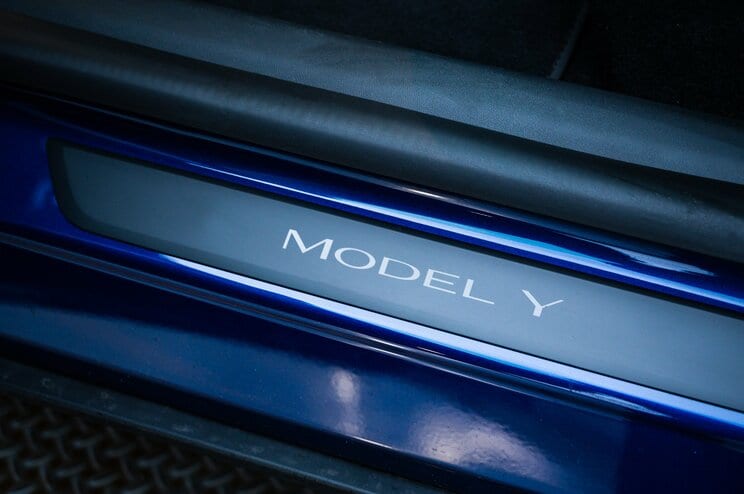 【詳細レビュー】抜群の静粛性と収納力。テスラの最新SUV「モデルY」は、上質な空間を提供する「大人の移動手段」_4