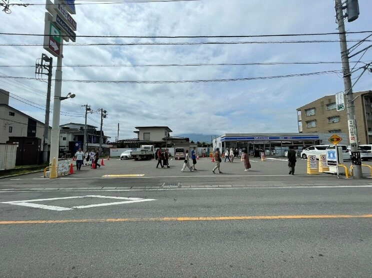 「感じ悪いですよ」「設置はしょうがないですね」富士山ローソンの黒幕設置に地元民からは賛成・中立・反対の声「外国人観光客のマナー違反は問題だけど」_3