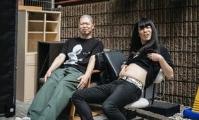 「そんな芸風で1人の女、愛してんねや?」結婚報告でボコボコにシバかれた先輩芸人…相方への初報告では場が凍りつく場面も〈金属バット友保結婚SP 1万字インタビュー#2〉