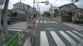 〈現場検証〉ネットで大炎上「ママチャリおばさん」はなぜ怒ったのか? 動画には映らなかった“標識”と“時間”の謎。近隣主婦たちはウンザリ「信号無視はダメ。でも晒すのは…」「ユーチューバーがたくさんやって来て不安」